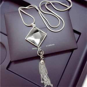 SALE ** BRAND NEW ** BEAUTIFUL PENDANT NECKLACE W/ TASSEL DROP